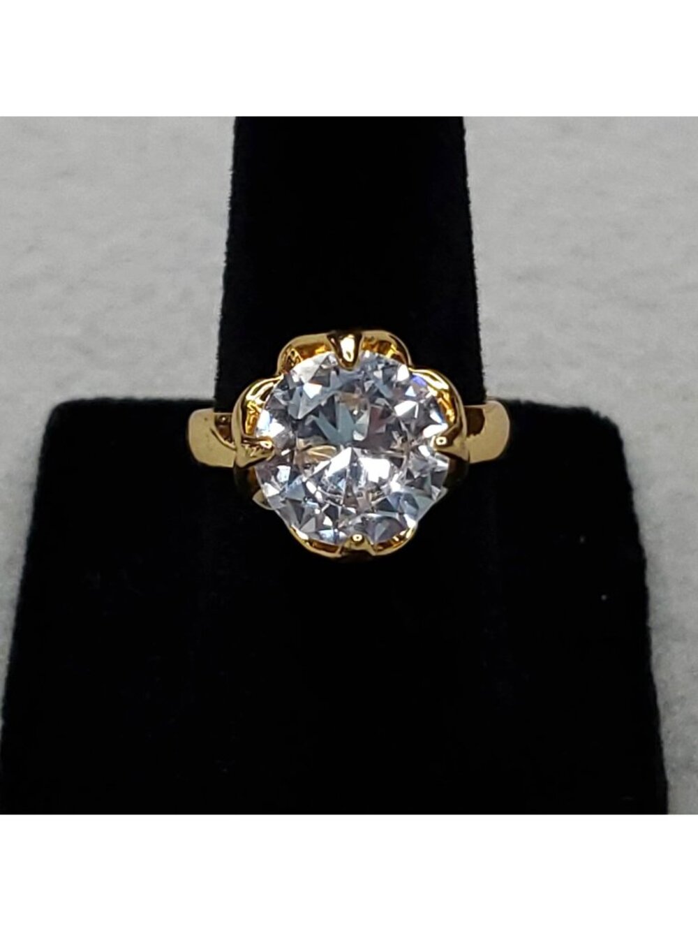 Rhinestone Cocktail Ring Sz 6 Clear Solitaire Gold Tone Sparkles Statement